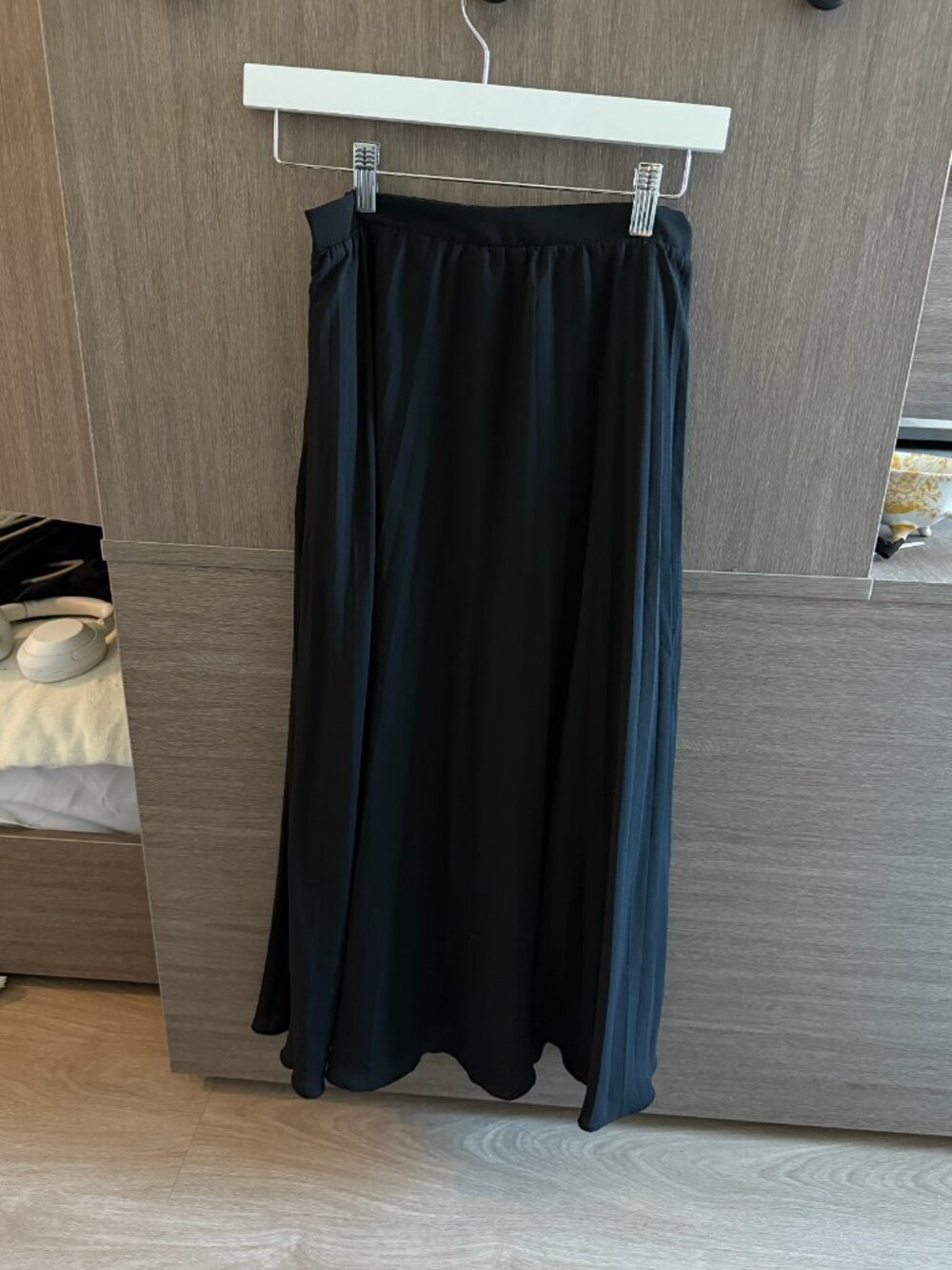 Tahari Black Pleated Skirt